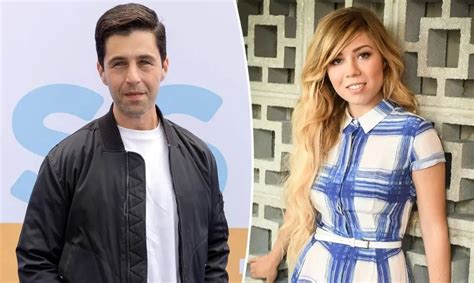 It has been speculated that “Joe” is the alias written for Paul, who is rumored to be Jennette’s ex-boyfriend. In the photographs, acquired by Daily Mail, she seemed to be snuggled up with Paul. She has never verified the real identity of “Joe,” but alluded to a collection of images captured during a vacation to Hawaii in 2012.
